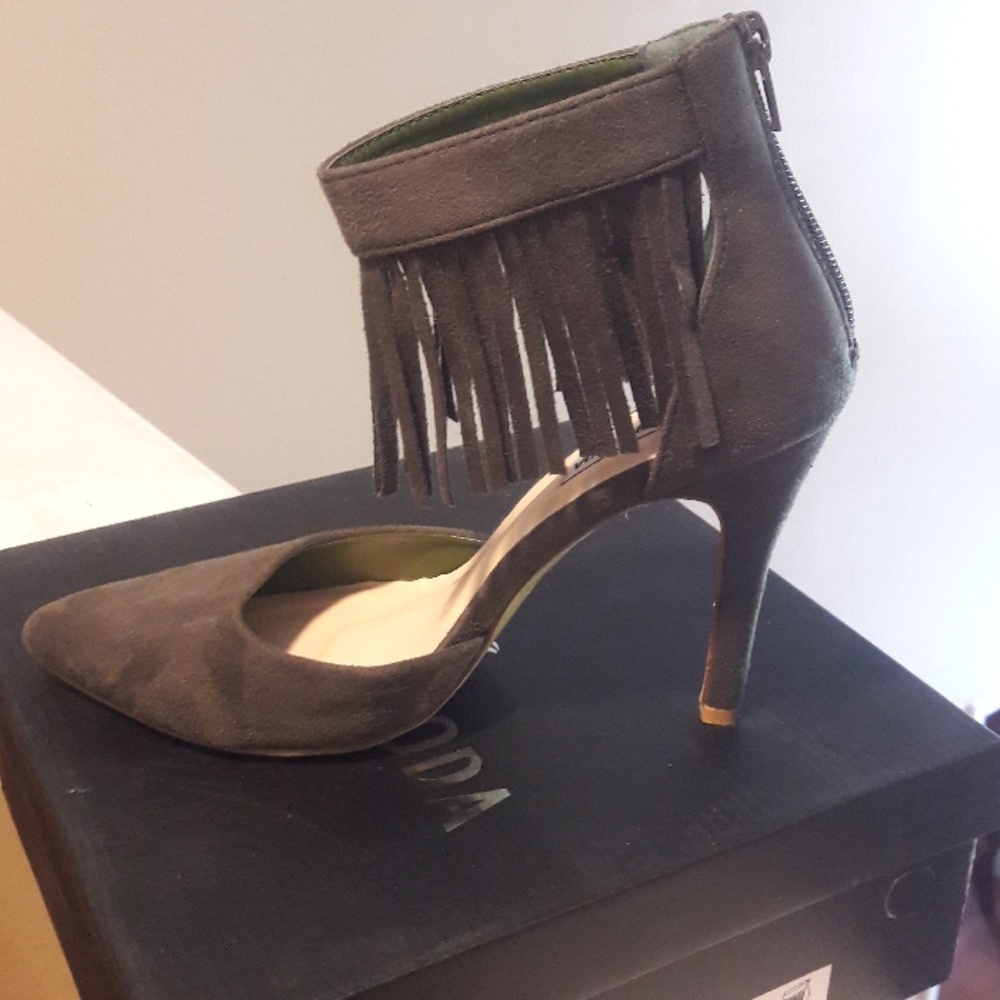 👠NWT👠 Spirit Moda Olive green pumps - Picture 2 of 4